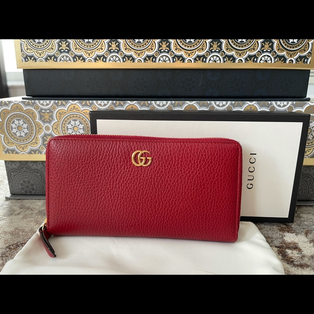 Gucci Zip Around Wallet in Red